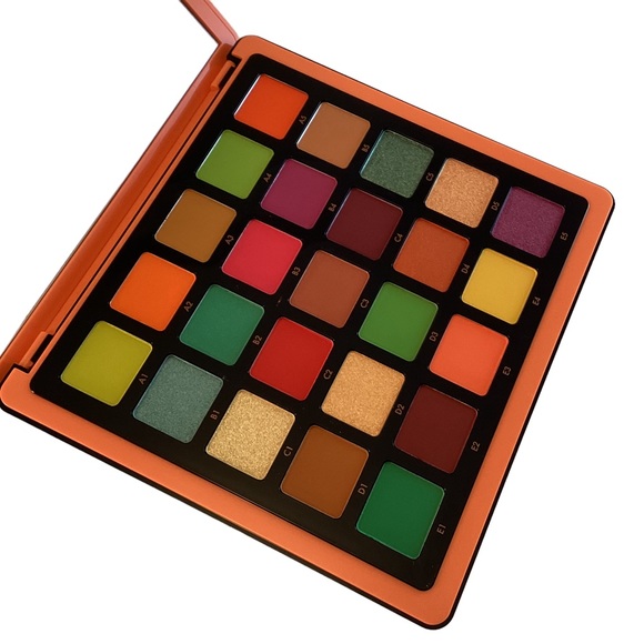 Anastasia Beverly Hills NORVINA Pro Pigment Palette 3 Eyeshadow Face & Body NIB - Picture 3 of 5
